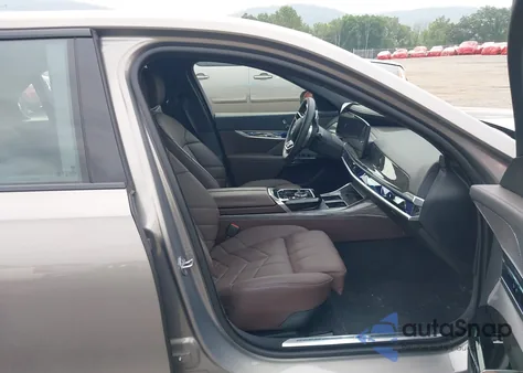 2024 BMW 760 I xDrive z USA, uszkodzony, nr VIN WBA33EJ02RCS46010